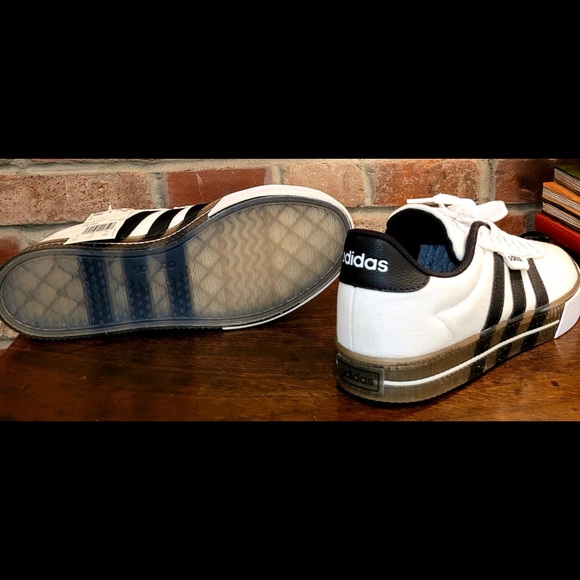 Brand new adidas mens shoe size 8.5 never worn - Picture 2 of 4